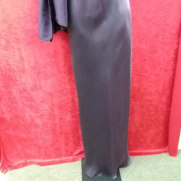 Dresses - Picture 3 of 4